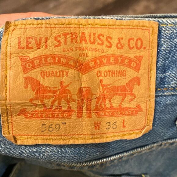 Levi’s mens 569 shorts loose straight, size 36, EUC - Picture 2 of 8